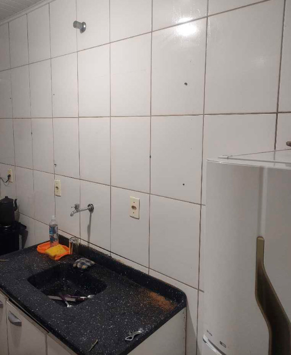 Cozinha com móveis desmontados