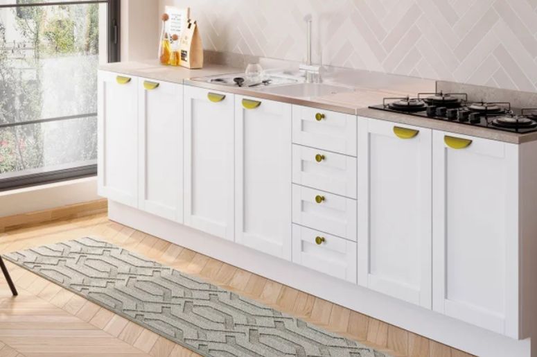 cozinha branca com tapete cabecasa