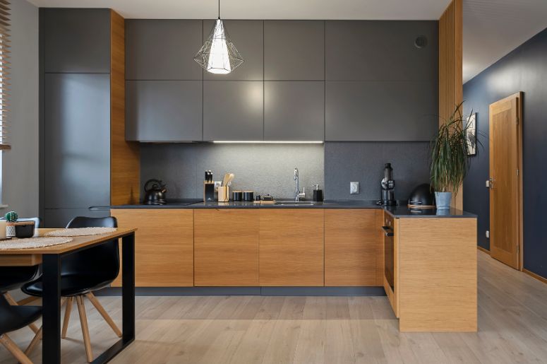 Cozinha com decora&ccedil;&atilde;o cinza