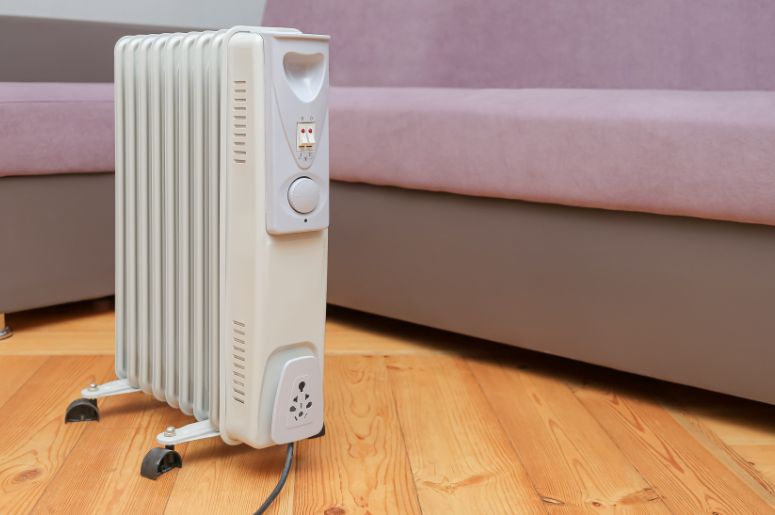 Aquecedor branco em uma sala