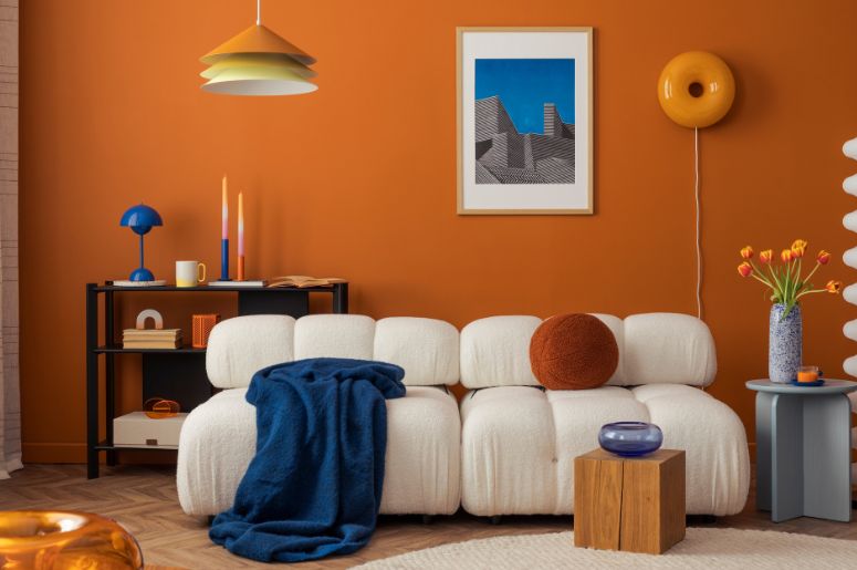 Sala pintada com tons terrosos