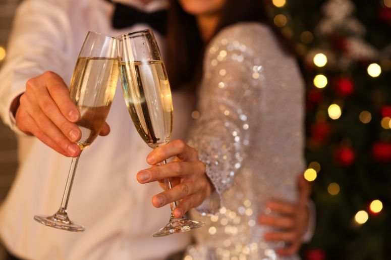 Pessoas comemorando o ano novo