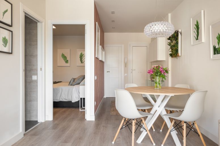 Apartamento com mesa redonda 