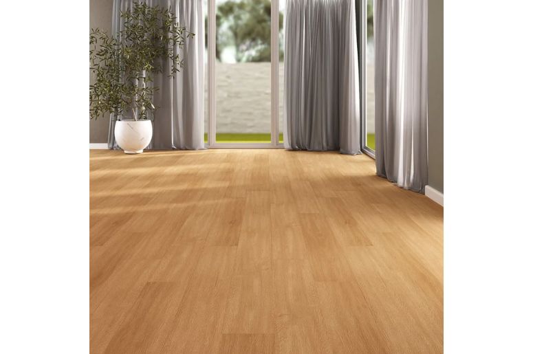 Casa com piso vin&iacute;lico que imita madeira 