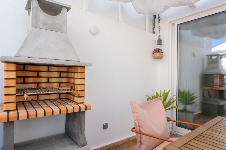 Casa com &aacute;rea de churrasqueira 