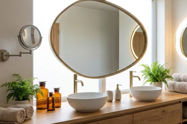 Banheiro moderno com espelho org&acirc;nico&nbsp;