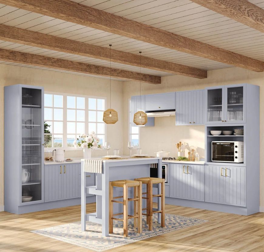 Casa com cozinha proven&ccedil;al azul marselha