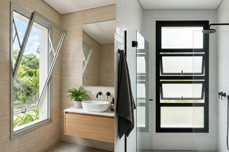Banheiros com janelas maxim-ar e basculante