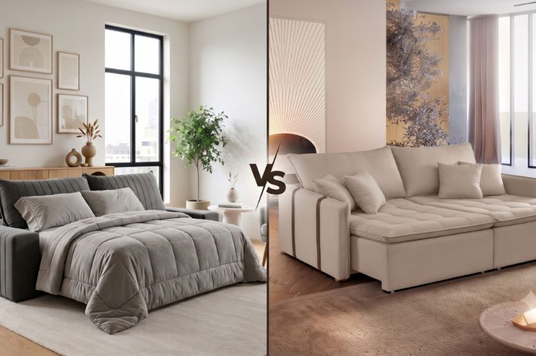 Comparativo entre sofá-cama ou retrátil, mostrando à esquerda um sofá-cama aberto em formato de cama e à direita um sofá retrátil bege em sala de estar decorada.
