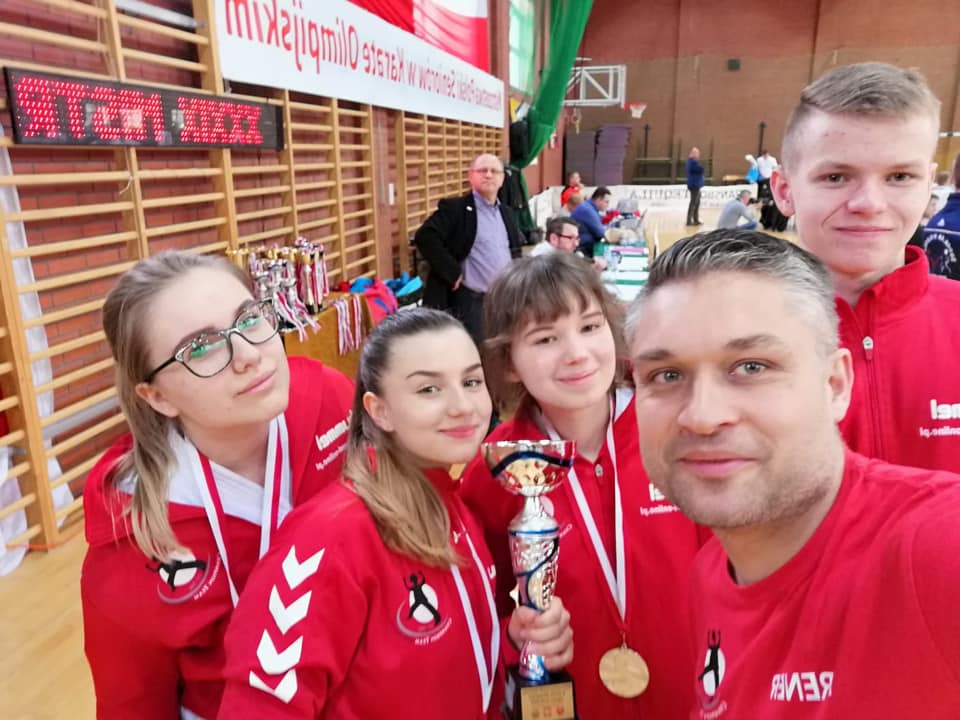 Nasze zawodniczki zostały srebrnymi medalistkami seniorskich Mistrzostw Polski w karate olimpijskim! 🥇🇵🇱