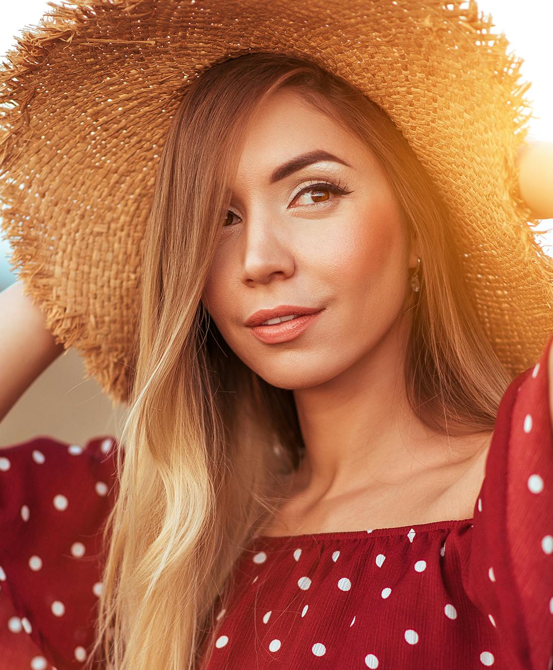 Woman with great looking skin wearing a sun hat