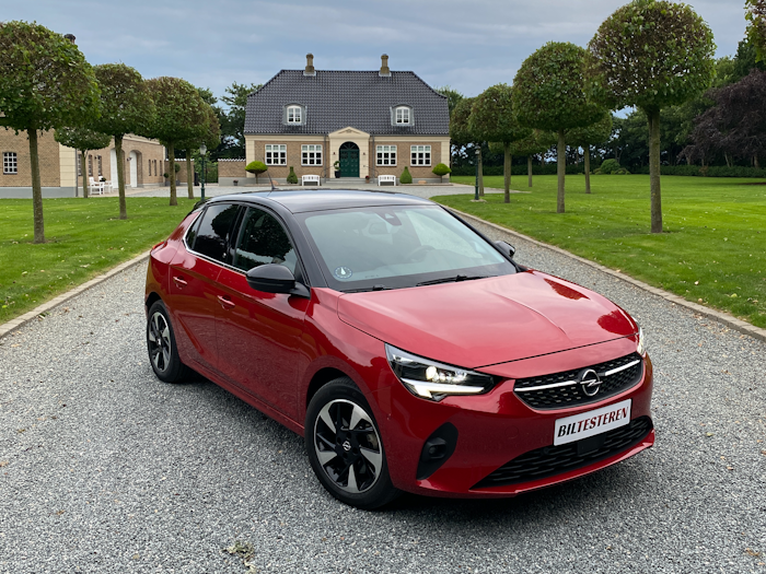 Rød opel corsa-e