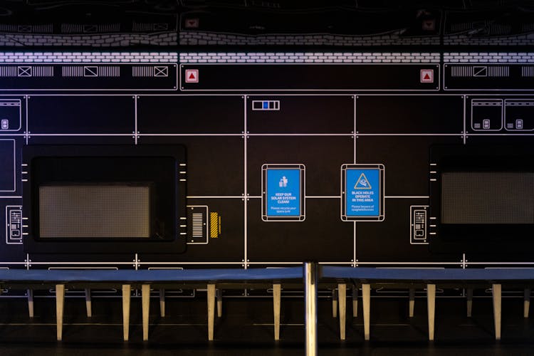 computer hardware, electronics, hardware, monitor, screen, scoreboard