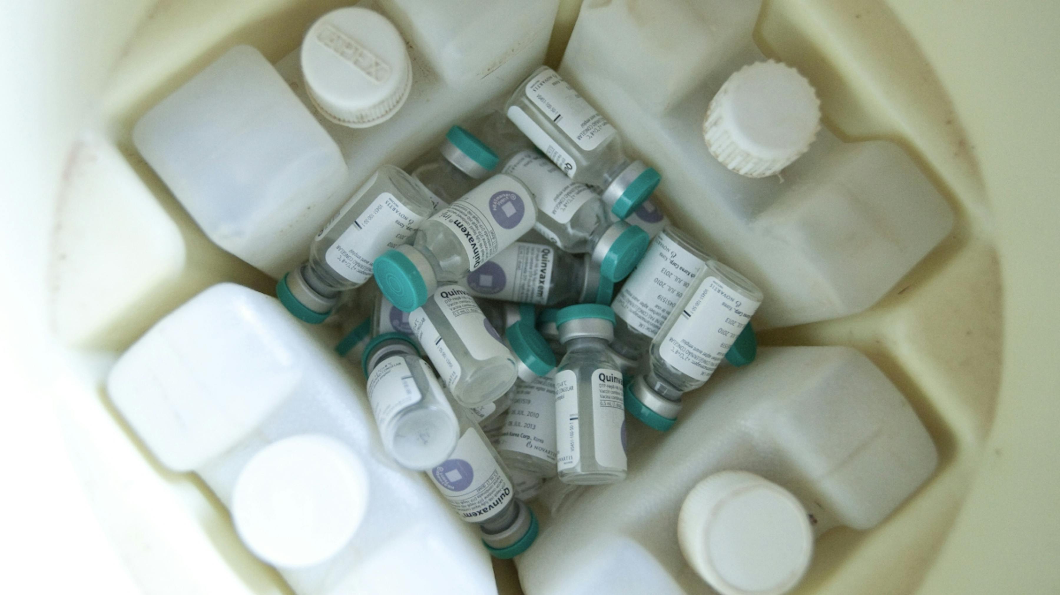 Congo, contenitore termico per mantenere il vaccino efficente a basse temperature