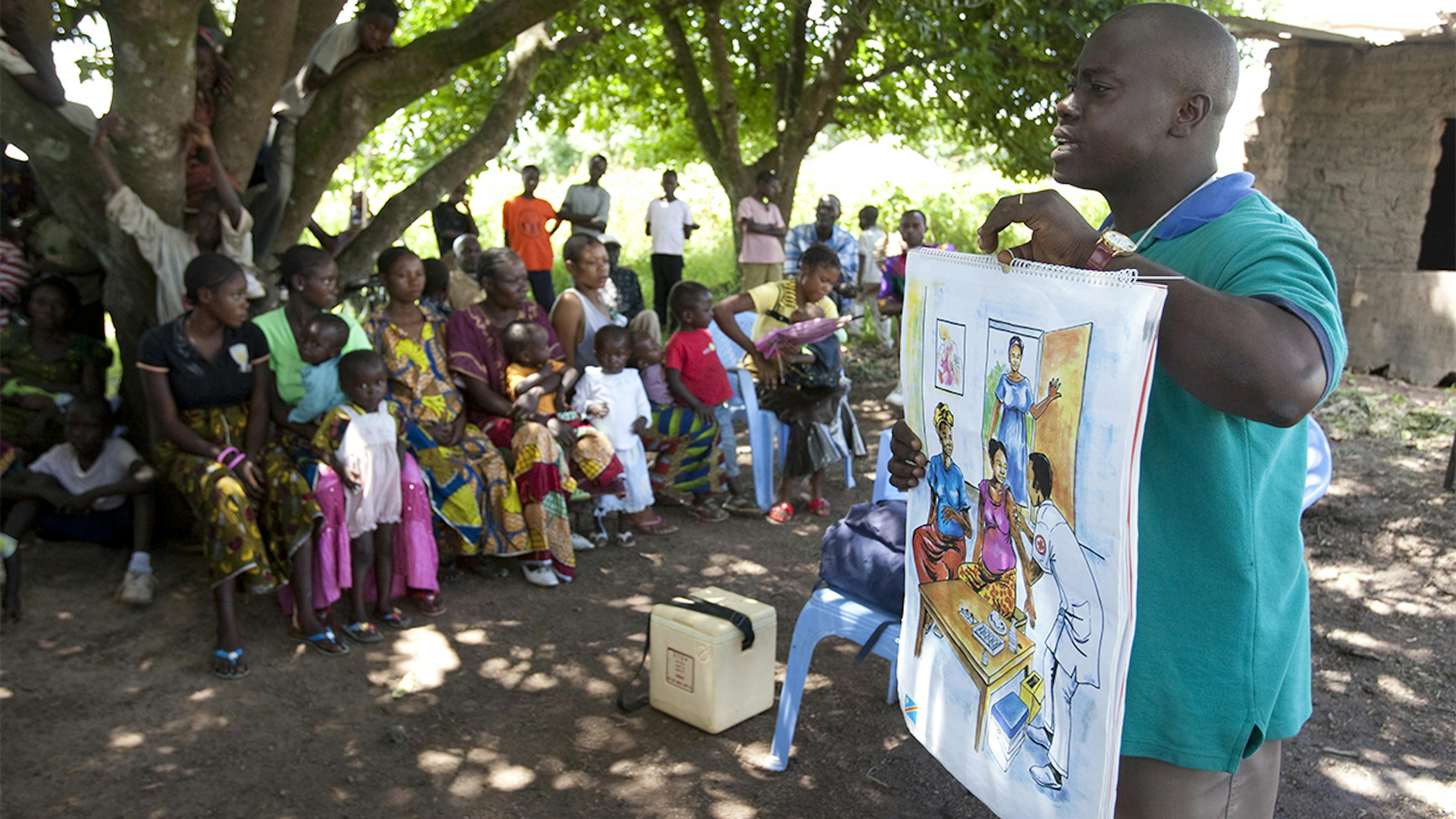 Congo, un operatore sanitario diffonde con un manifesto l'importanza della vaccinazione contro il tetano