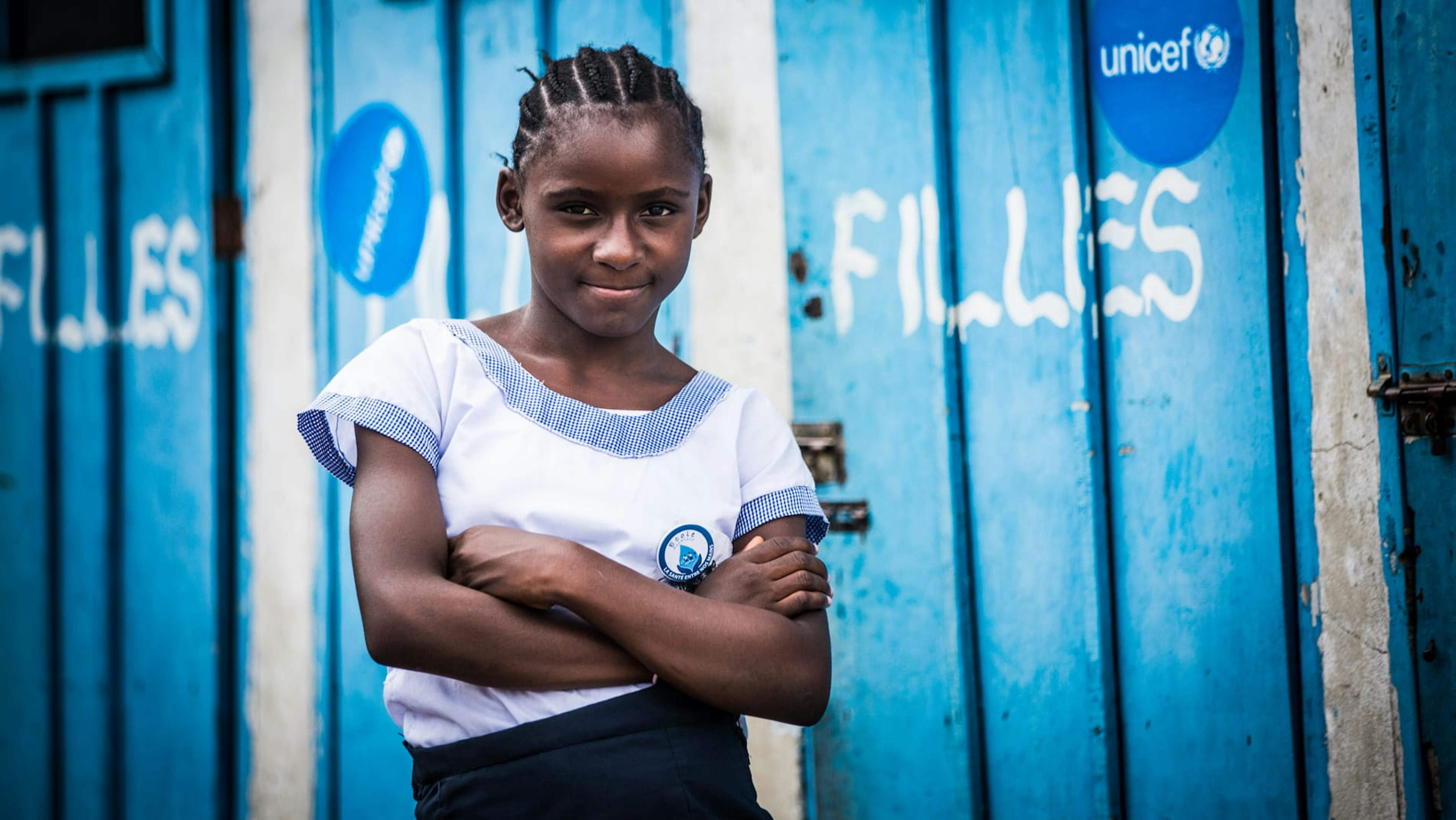 Congo, Rachel, 12 anni, ispettore di latrina della Scuola Primaria Marie Madeleinw.