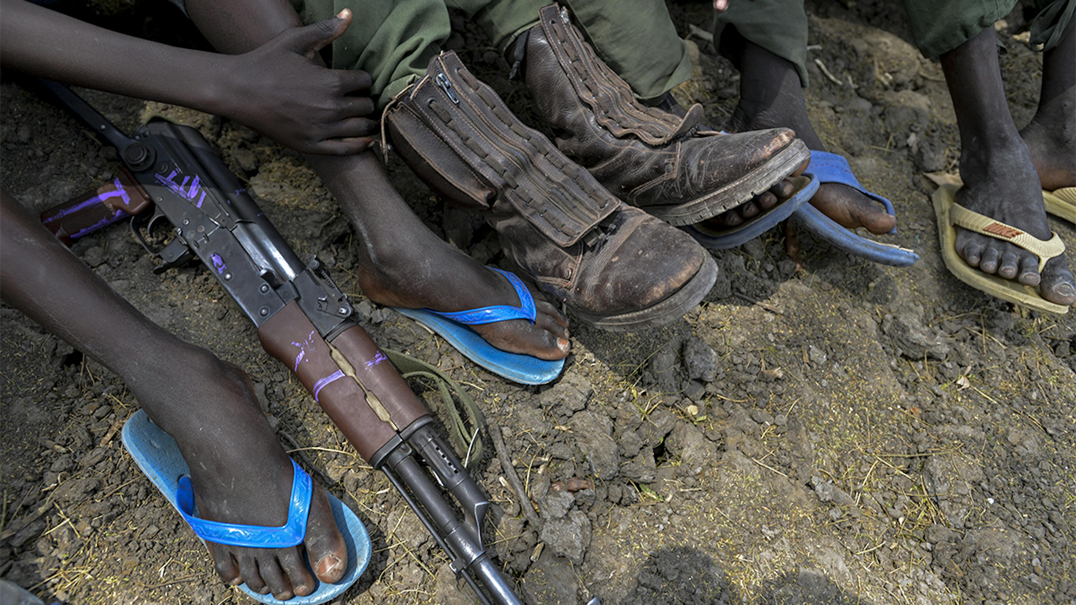 Sud sudan, alcuni bambini soldato attendono di essere rilasciati dai gruppi armati.
