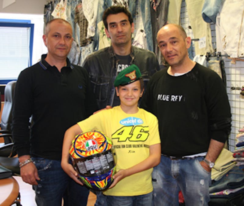 Montesilvano, casco di Valentino Rossi all'asta per ponte di solidarietà  L'Aquila - Haiti