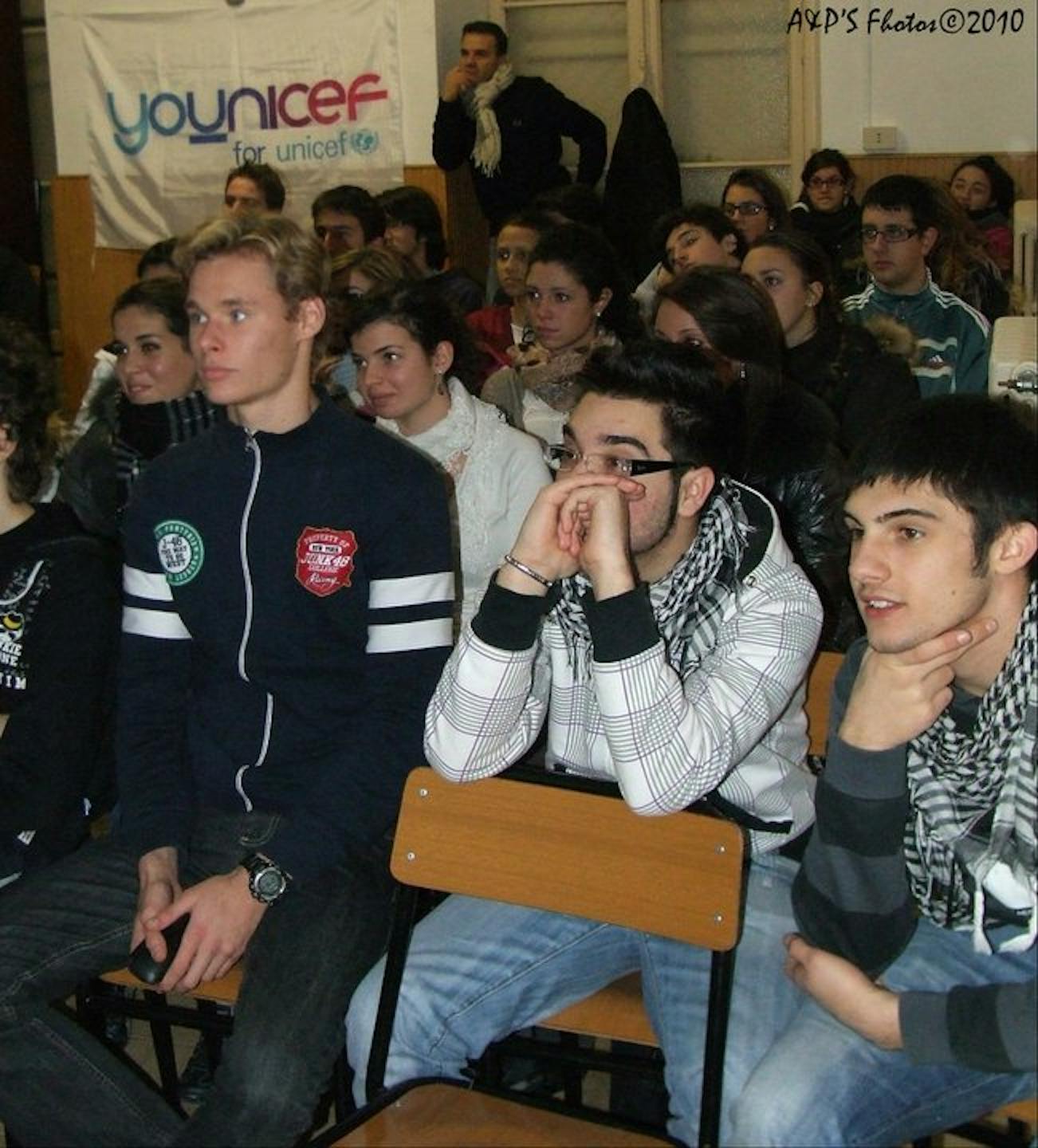 Sanremo, a scuola di flash-mob con Younicef
