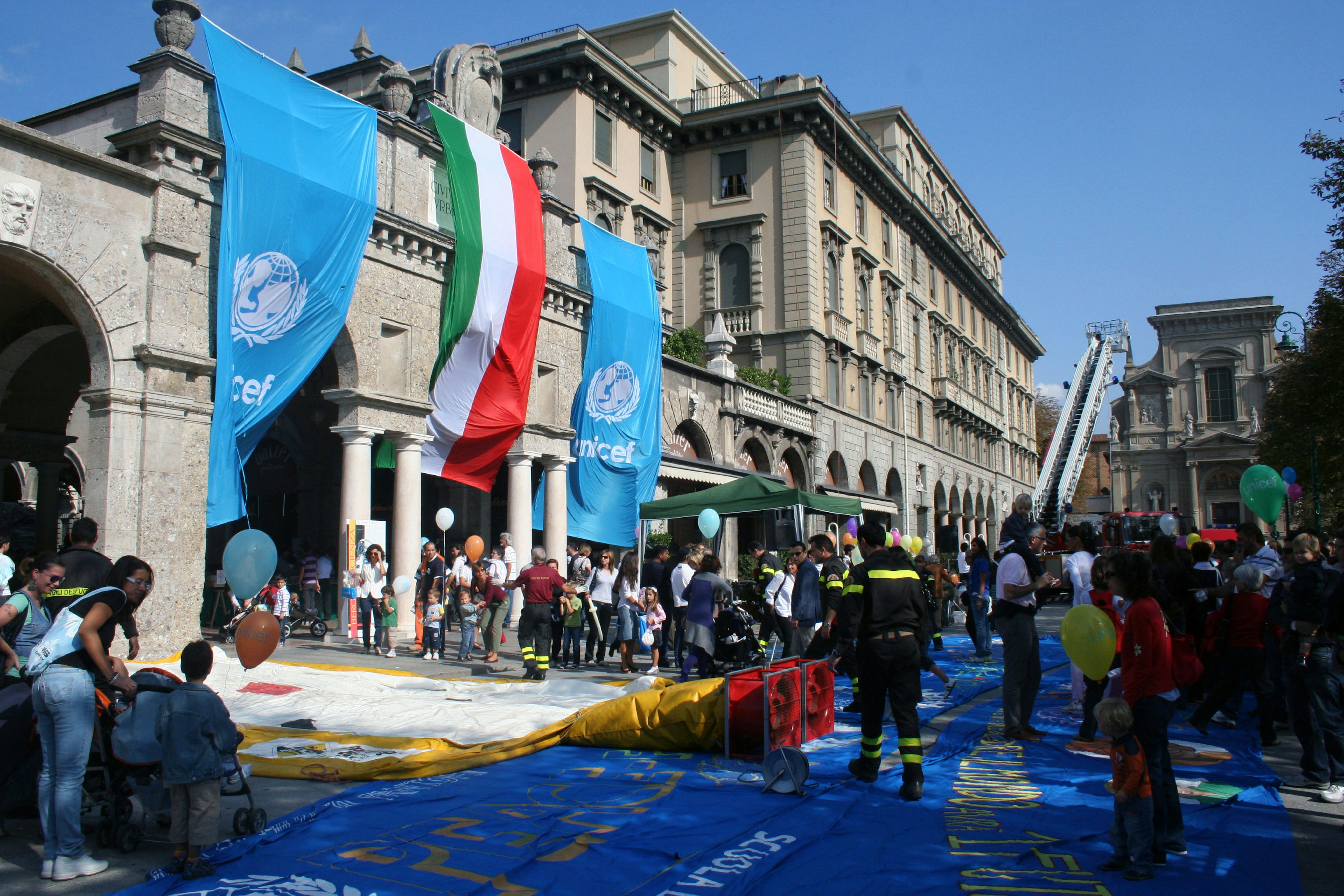 A Bergamo il Children's Day dei Vigili del Fuoco e UNICEF