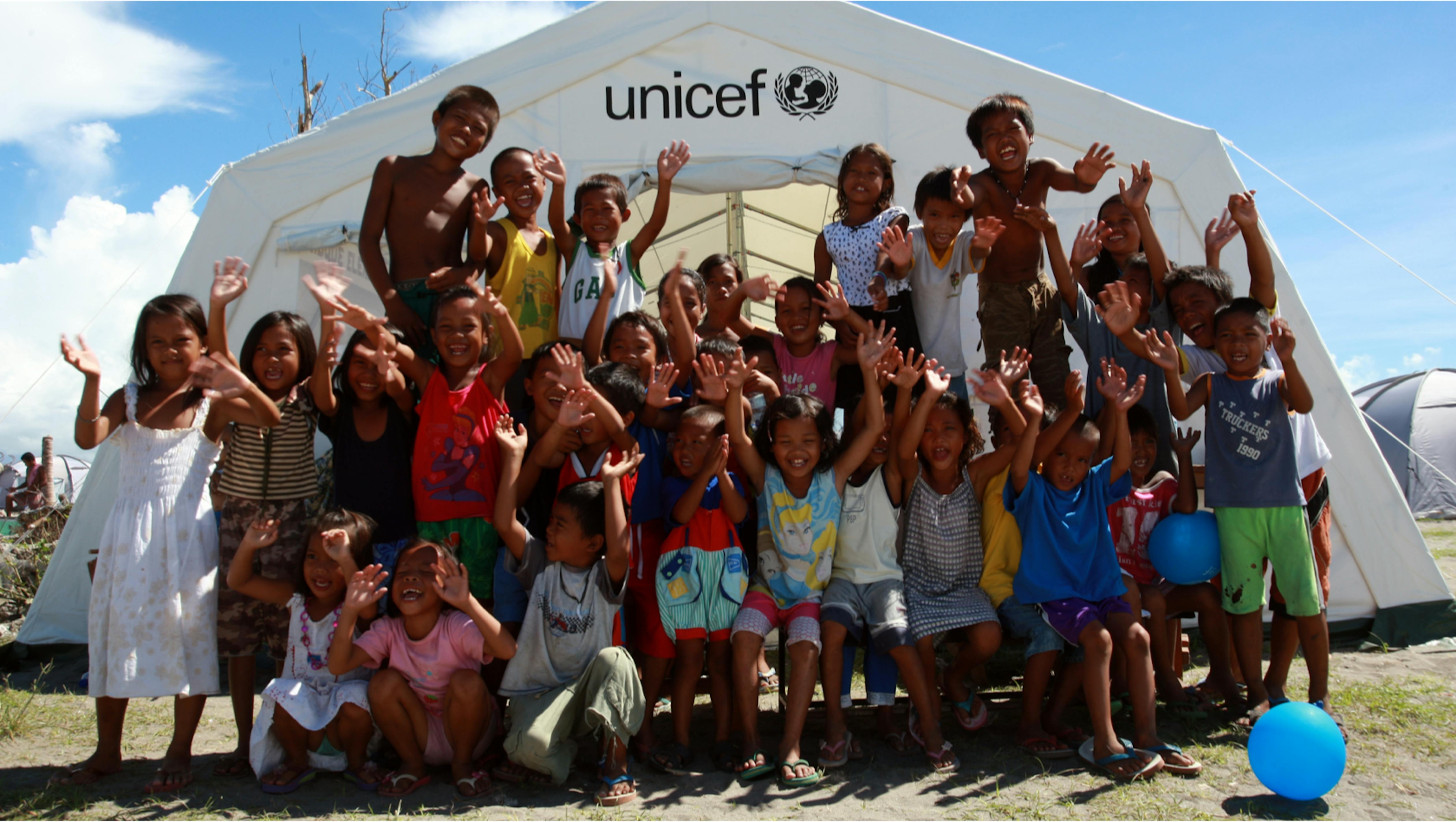 Una scuola per bambini a Manila nelle Filippine, durante l'emergenza del tifone 
