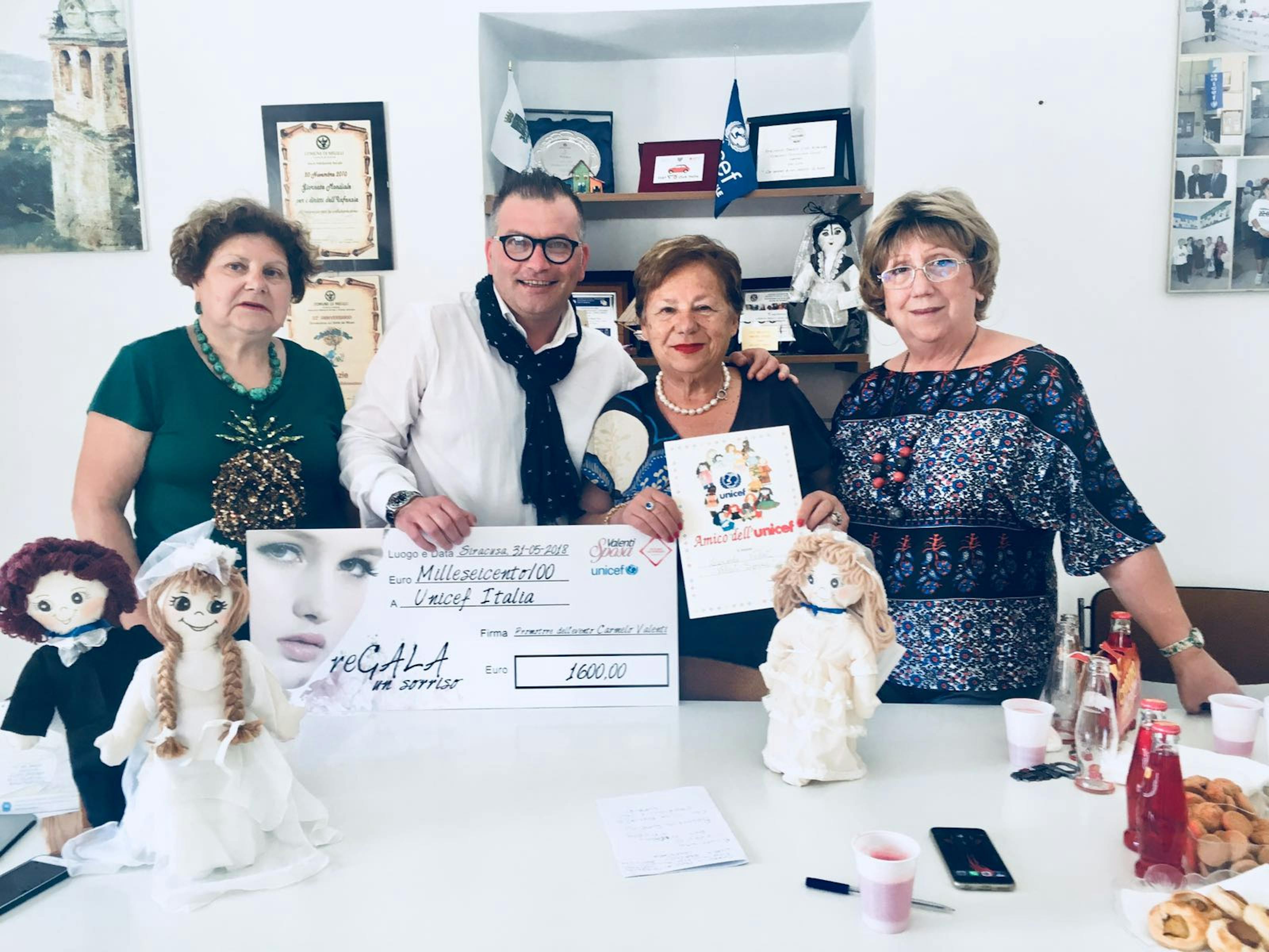 Carmela Pace e Pina Cannizzo ricevono 1.600 euro raccolti per l'UNICEF
