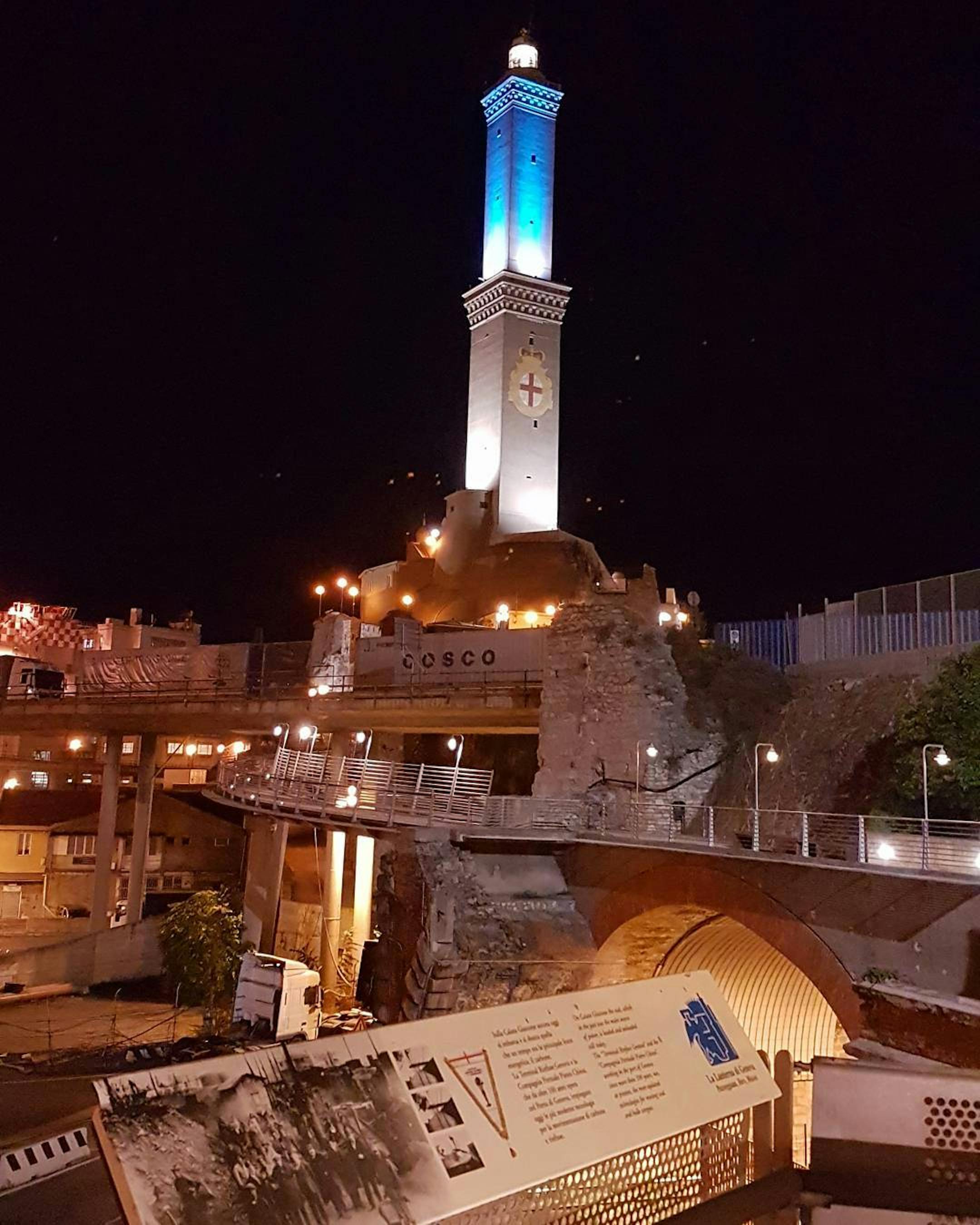 La Lanterna si colora di azzurro