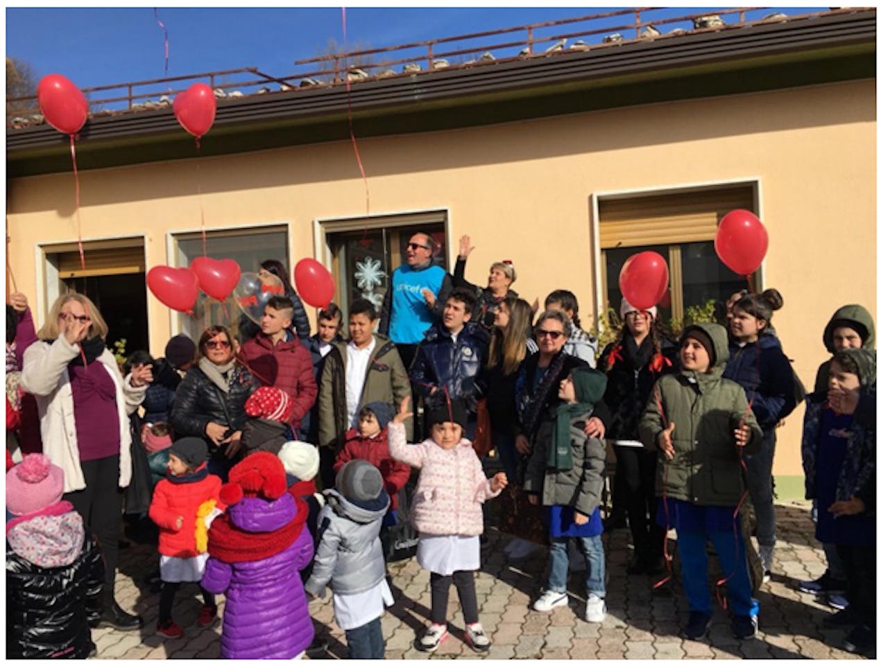 Maria Teresa Angiolillo, Mario Coviello, Filomena Pinto, bambini, docenti e genitori.