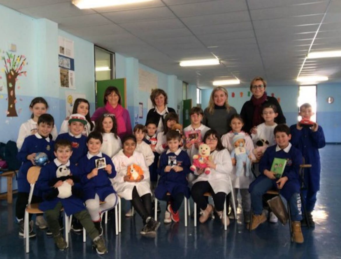 Gli alunni e le maestre della scuola primaria di S. Antonio Casalini