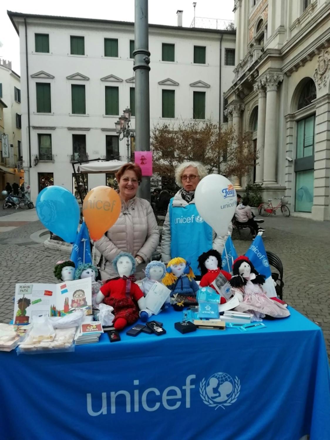 Partecipazione al Carnevale trevigiano alla Loggia dei Cavalieri con mercatino di Pigotte e articoli UNICEF