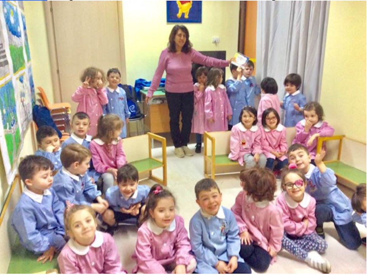 I bambini della scuola dell’infanzia “Stella marina” con l’insegnante AnnaMaria Guarino