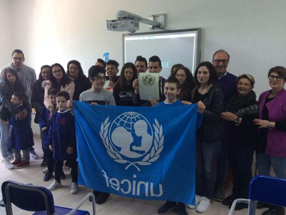 I ragazzi e i genitori di Castelgrande con la docente Angiolillo e Mario Coviello