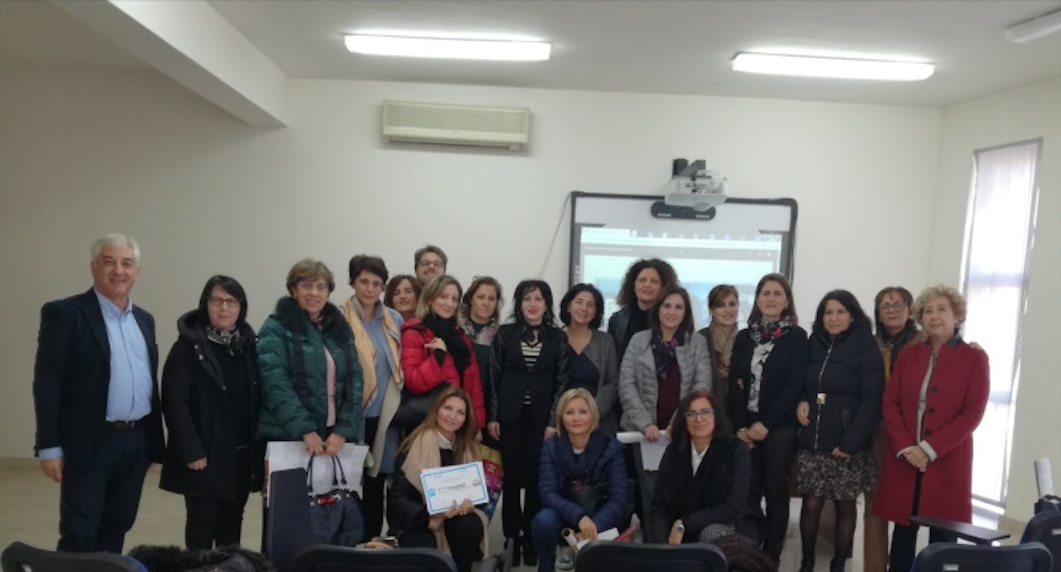 Foto di gruppo durante la consegna degli attestati