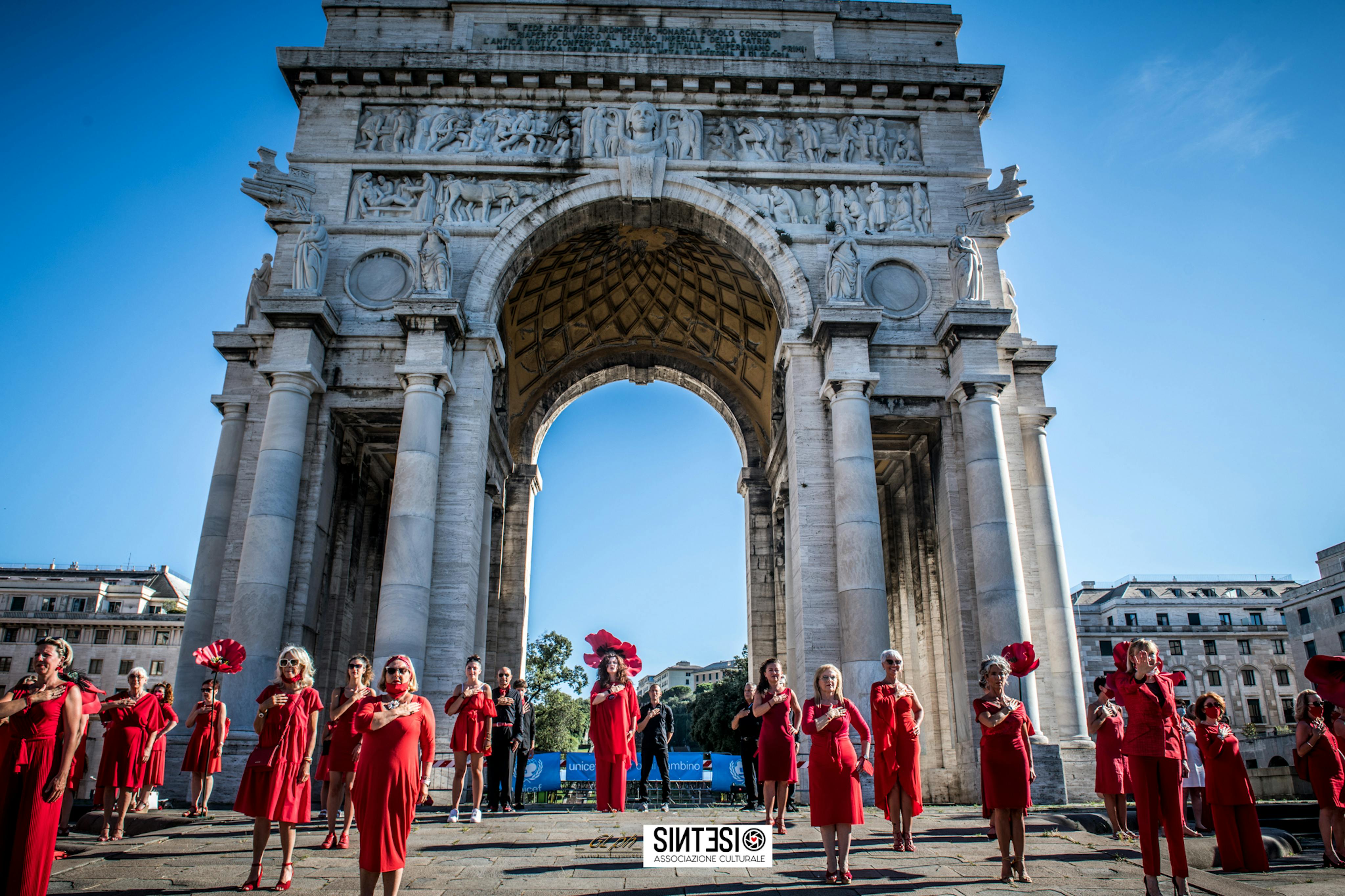 100 Donne Vestite di Rosso