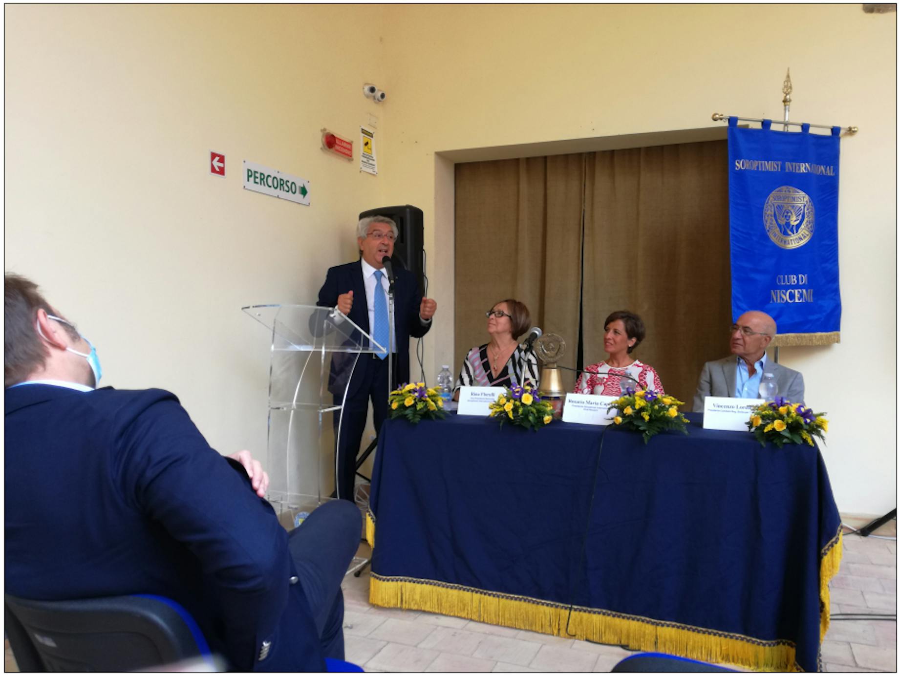 Un momento della cerimonia di presentazione del BPS. Al microfono il Direttore del Museo Francesco Mongelli, al tavolo Rina Florulli, Rosaria Maria Caputo e Vincenzo Lorefice