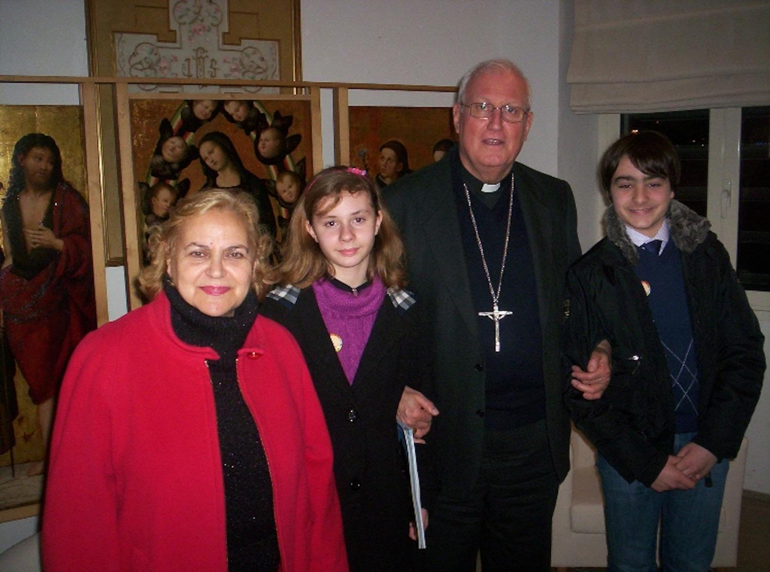 A Civitavecchia i bambini consegnano il Rapporto UNICEF 2012 al Vescovo