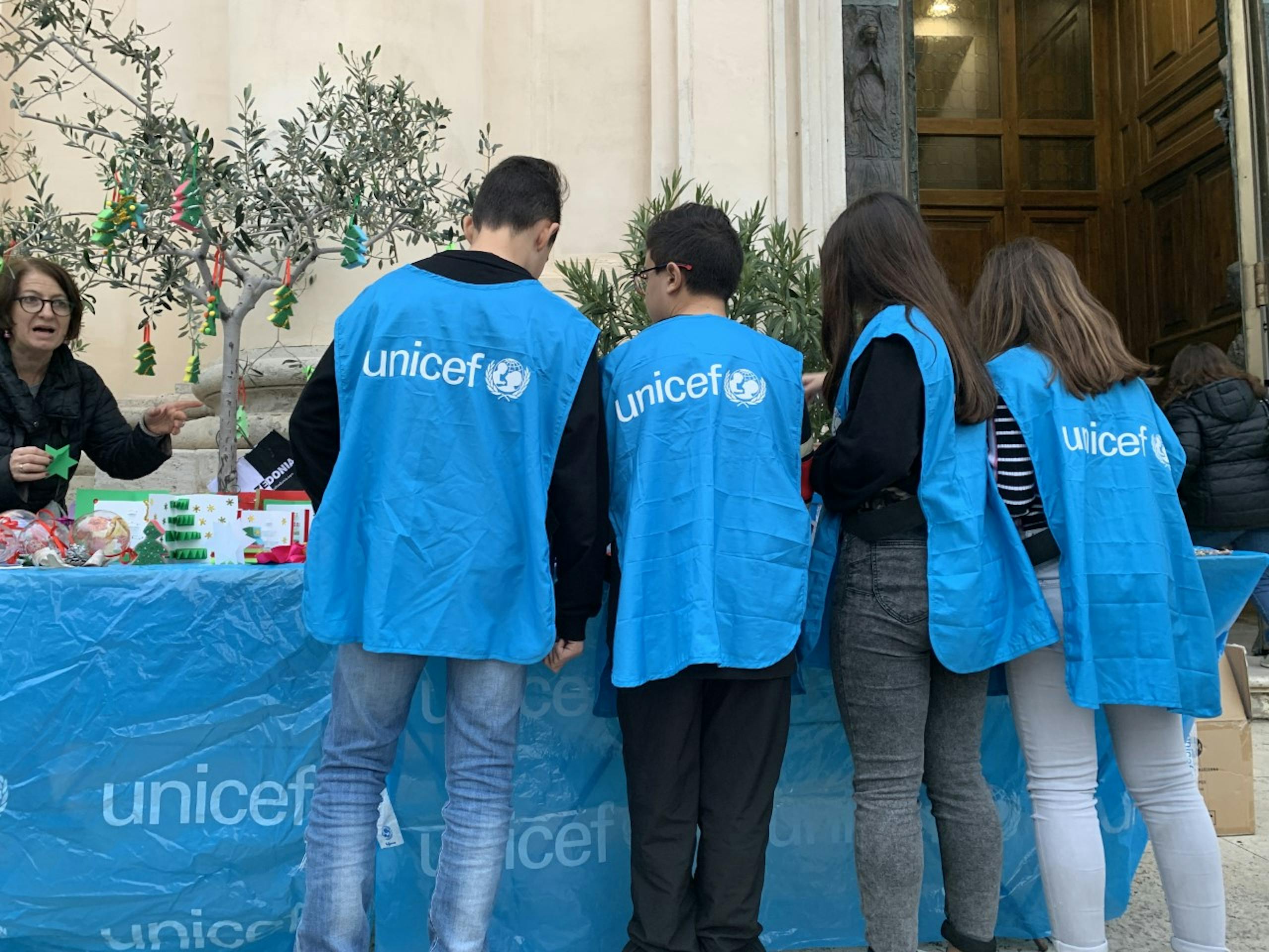 Gli alunni della scuola media Plesso Regina Elena