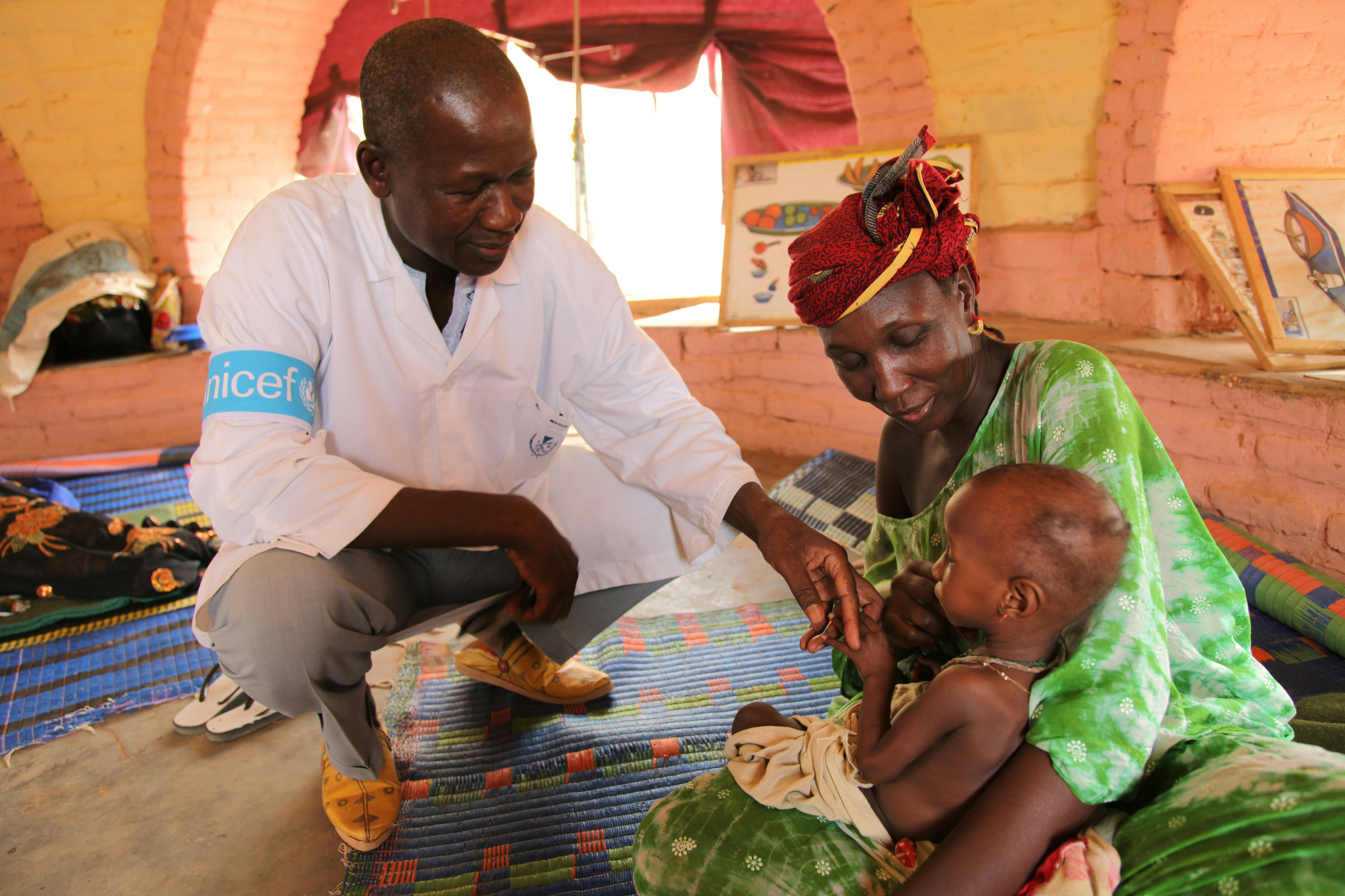 Mauritania (Sahel) Dall'inizio della crisi a oggi, nella regione saheliana, l'UNICEF ha prestato terapie salva-vita a ben 140.000 bambini colpiti dalle forme più gravi di malnutrizione.