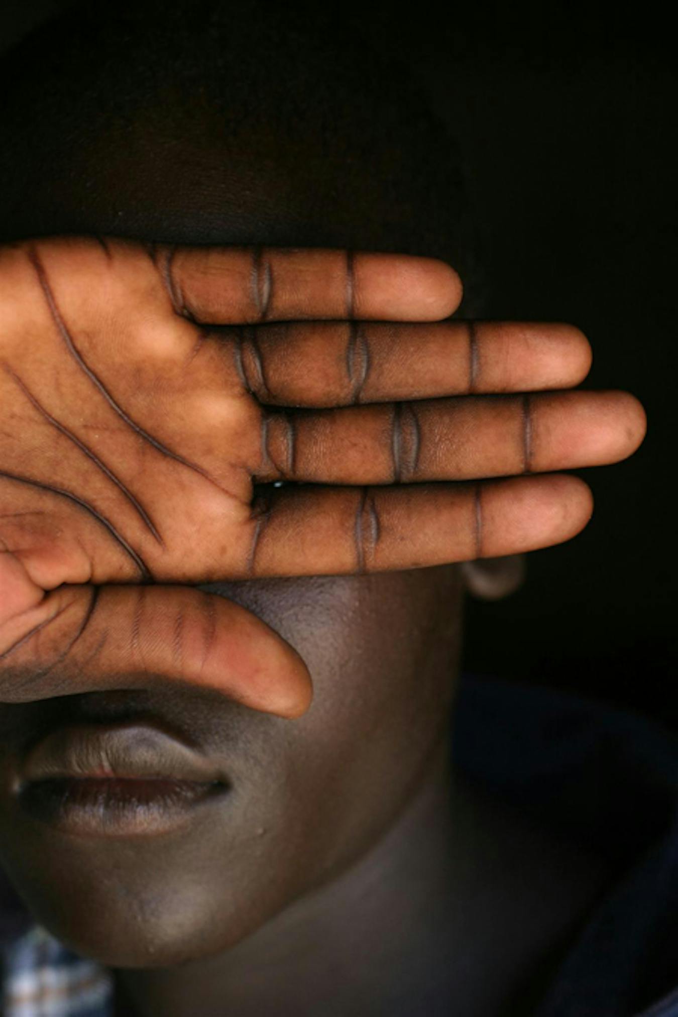 Joseph, 16 anni, per 4 anni è stato ostaggio delle milizie LRA e costretto a combattere nella guerra civile in Uganda. Una volta smoblitato è stato affidato alle cure dell'UNICEF - ©UNICEF/HQ04-1155/RLeMoyne