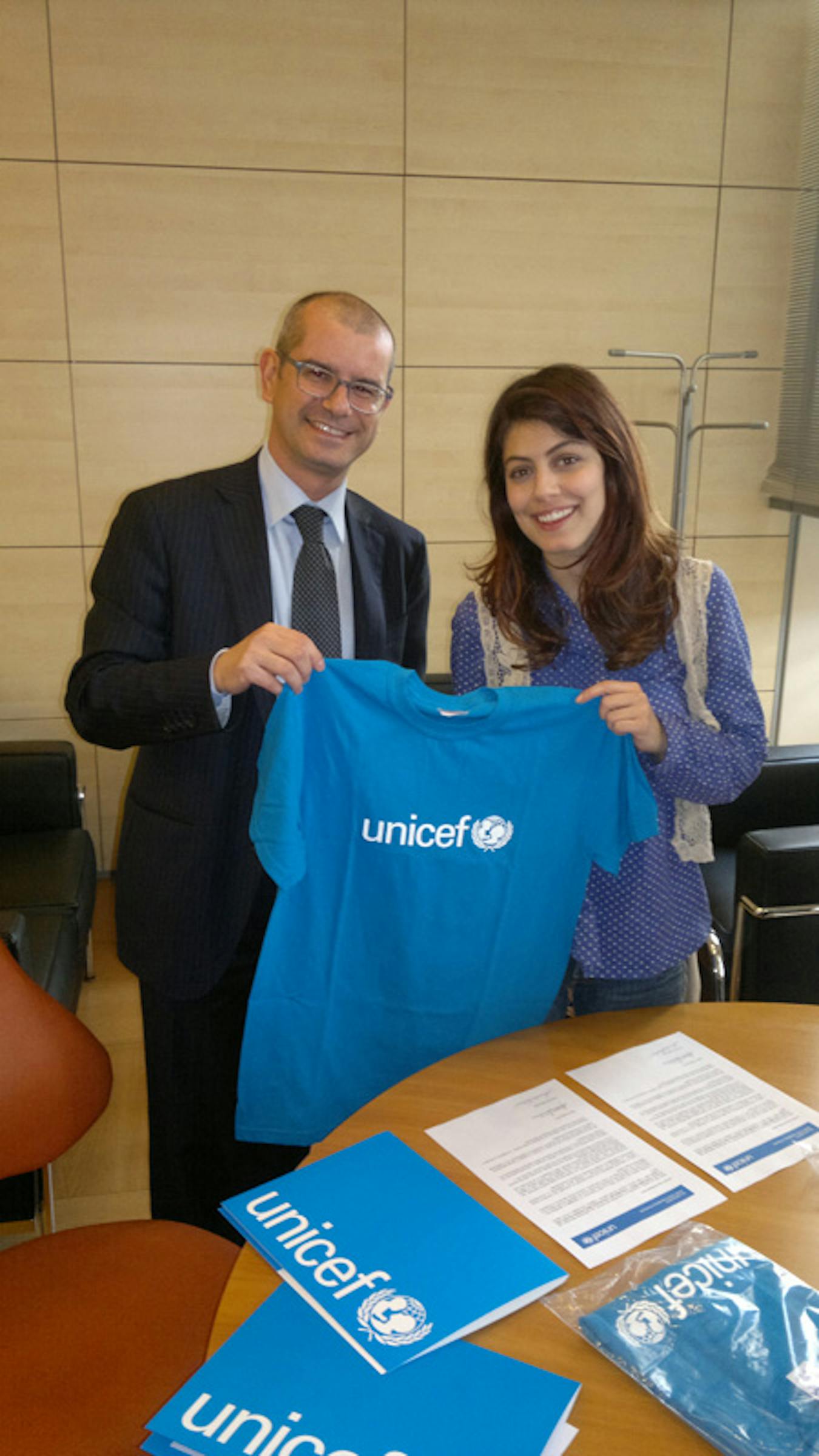 Alessandra Mastronardi insieme al Direttore generale dell'UNICEF Italia, Davide Usai - ©UNICEF Italia/2012/Loukarellis