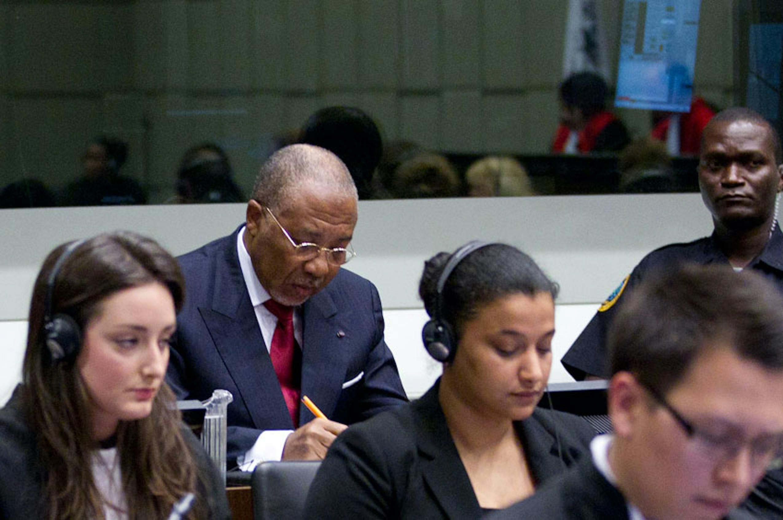 L'ex presidente della Liberia, Charles Taylor, mentre attende il verdetto del Tribunale speciale per la Sierra Leone - ©AP/Peter Delong