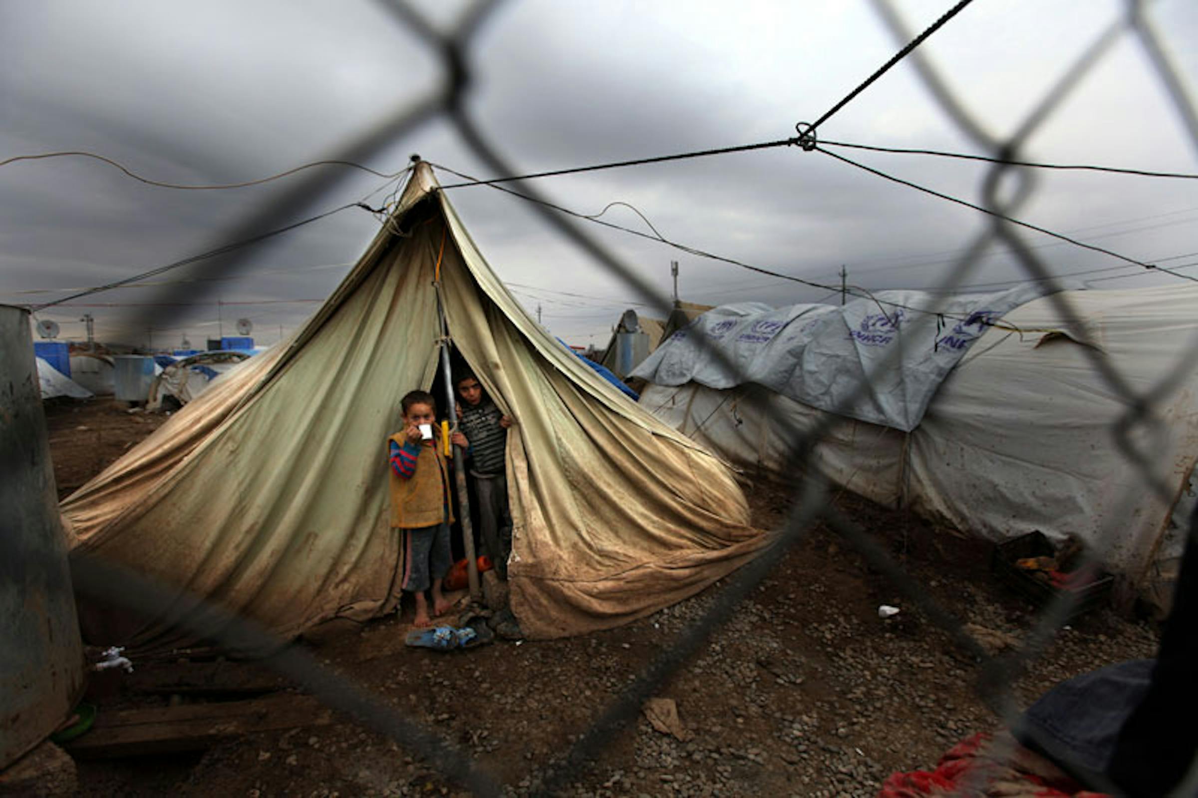 Bambini nella tendopoli di Domiz, in Iraq, che ospita migliaia di profughi siriani - ©UNICEF Iraq/2013/Wathiq Khuzaie