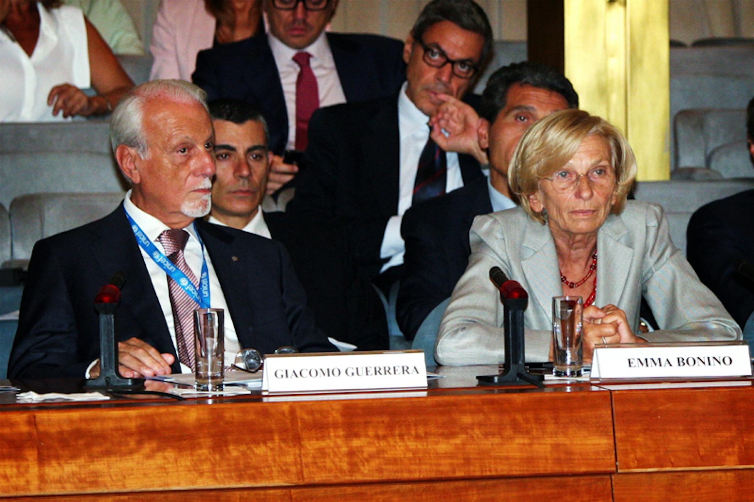 Il presidente dell'UNICEF Italia Giacomo Guerrera e il ministro degli Esteri Emma Bonino durante il convegno sulla Siria alla Farnesina - ©UNICEF Italia/2013/Alessandro Longobardi