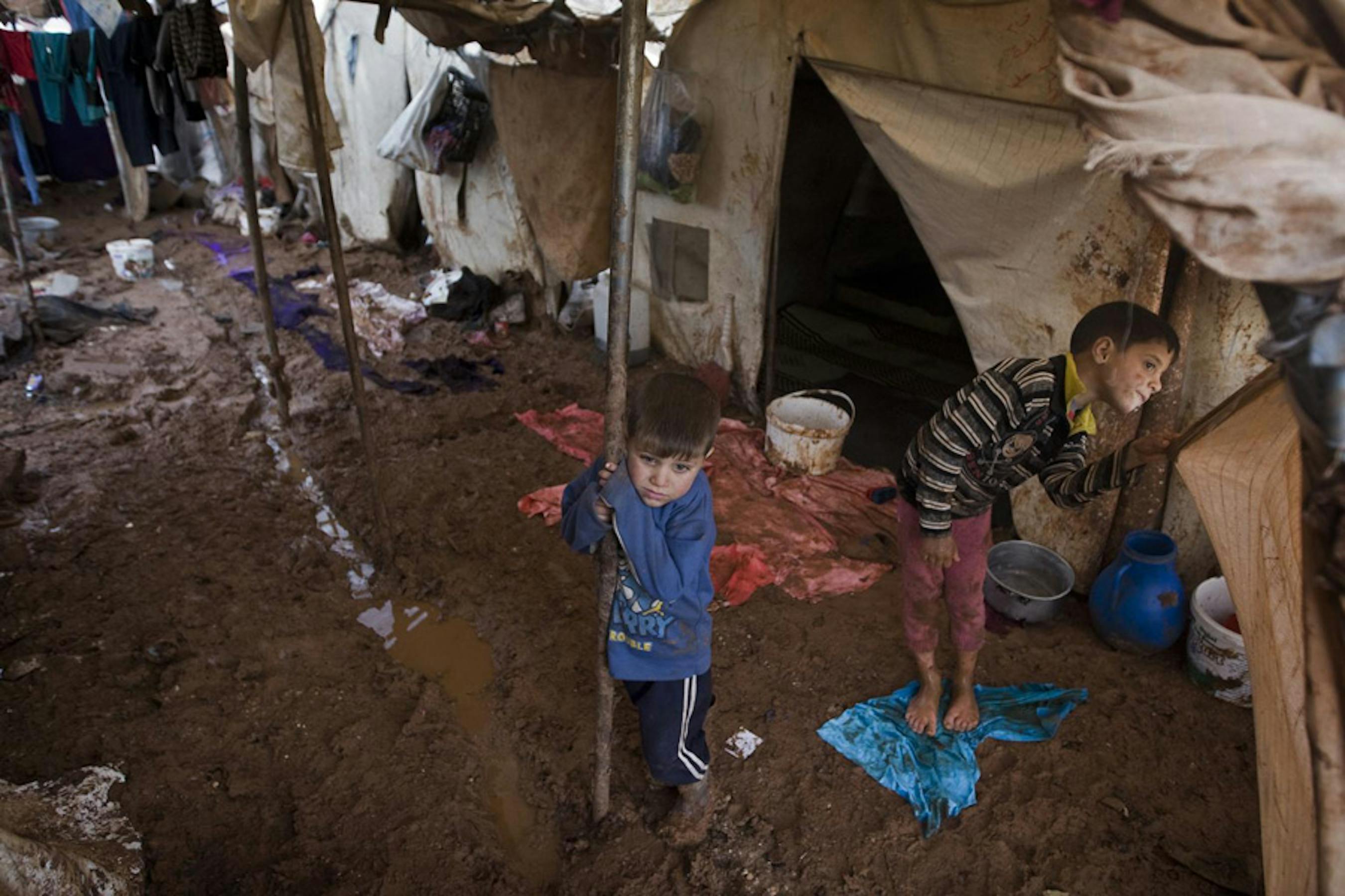 Bambini nel campo per sfollati di Bab-Al-Salam, nei pressi di Aleppo (Siria settentrionale) - ©UNICEF/NYHQ2014-0002/G.Diffidenti