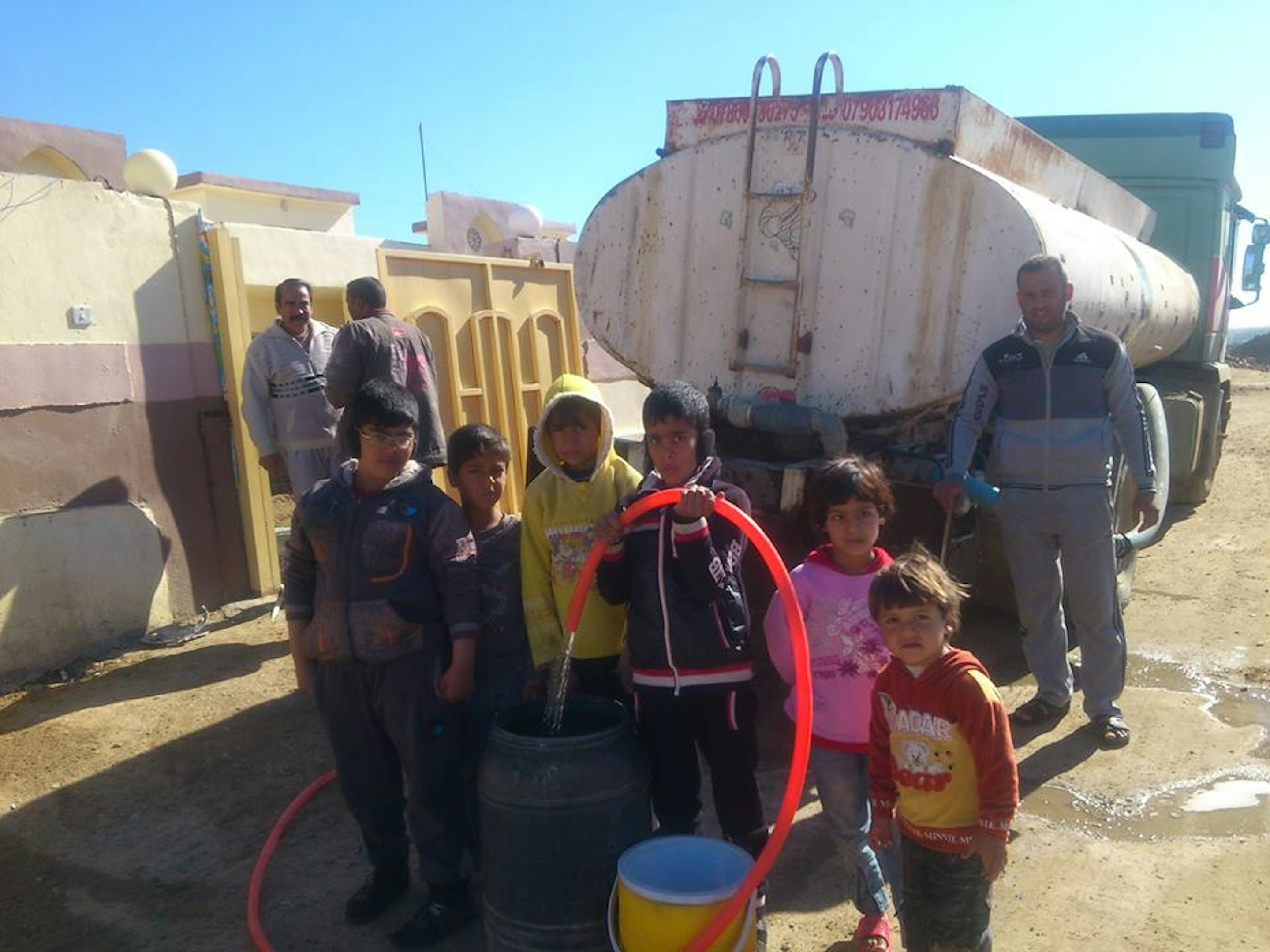 Una delle autocisterne dell'UNICEF che ogni giorno riforniscono gli sfollati nella provincia di Anbar (Iraq) con quasi 100.000 litri di acqua potabile - ©UNICEF Iraq/2014