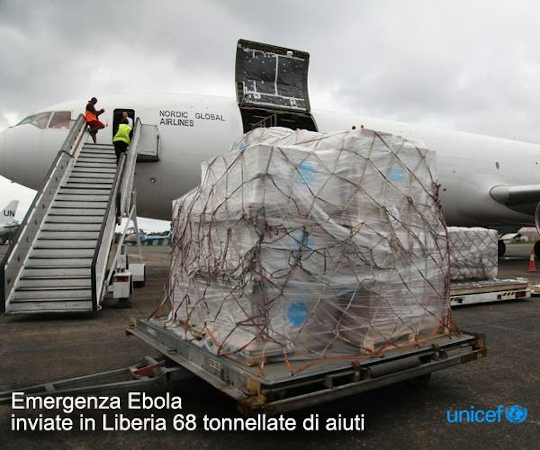 L'aereo cargo con 68 tonnellate di forniture sanitarie e igieniche per combattere la peggiore epidemia di Ebola nella storia