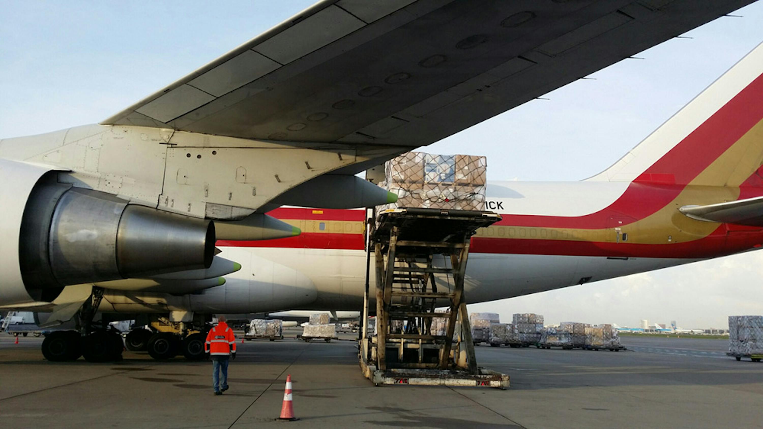 Il cargo donato da ECHO sulla pista dell'aeroporto di Amsterdam - ©UNICEF