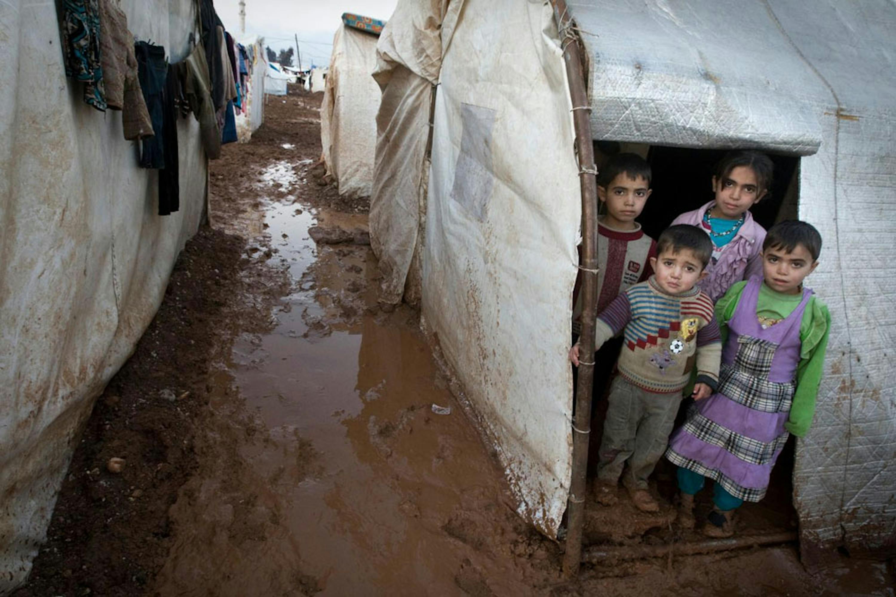 Bambini nel campo per sfollati di Bab-el-Salaam, nel nord della Siria - ©UNICEF/NYHQ2014-0003/Giovanni Diffidenti