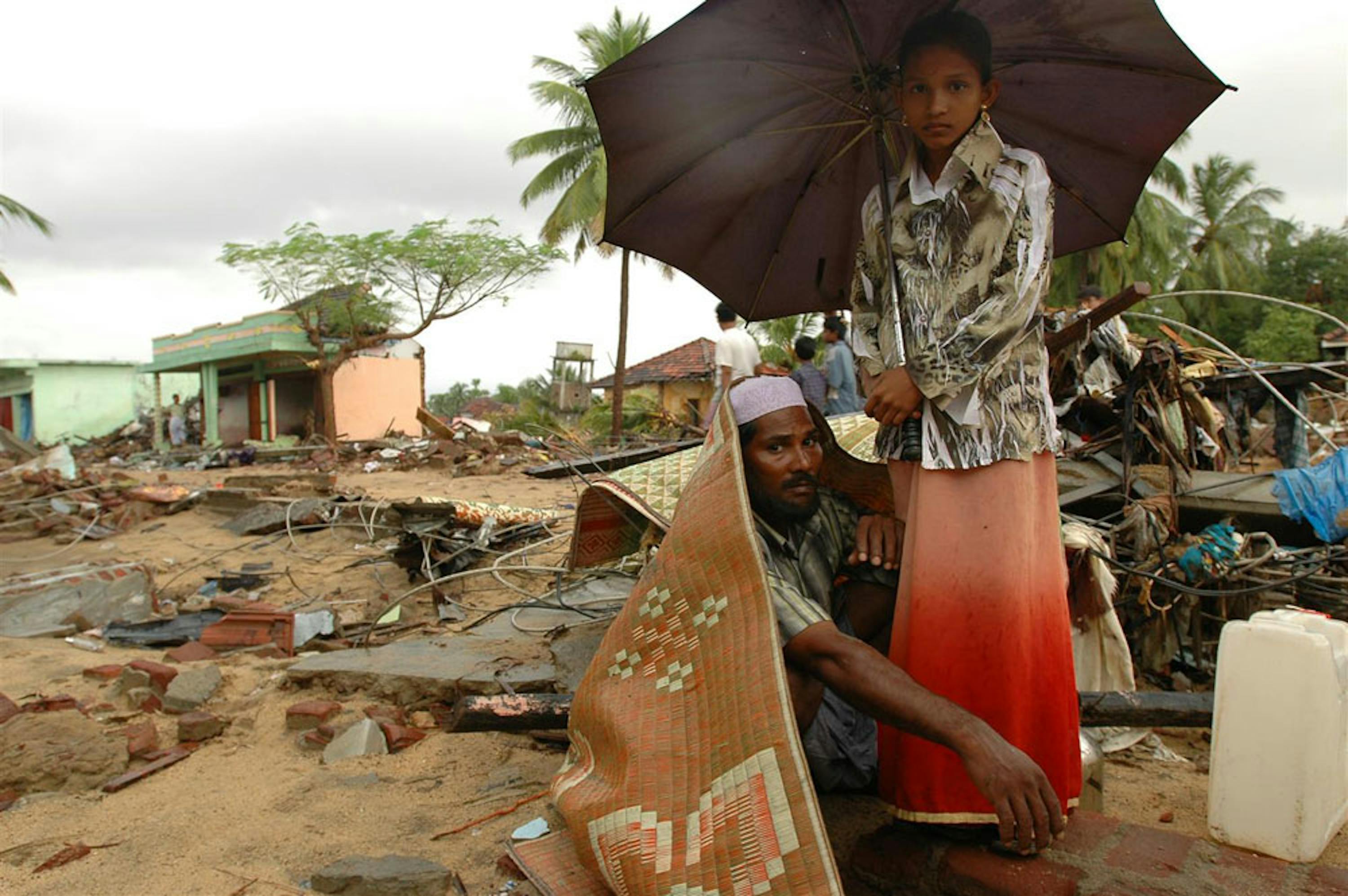 Un villaggio dello Sri Lanka raso al suolo all'indomani dello tsunami del 26 dicembre 2004 - ©UNICEF/NYHQ2004-0890/Noorani