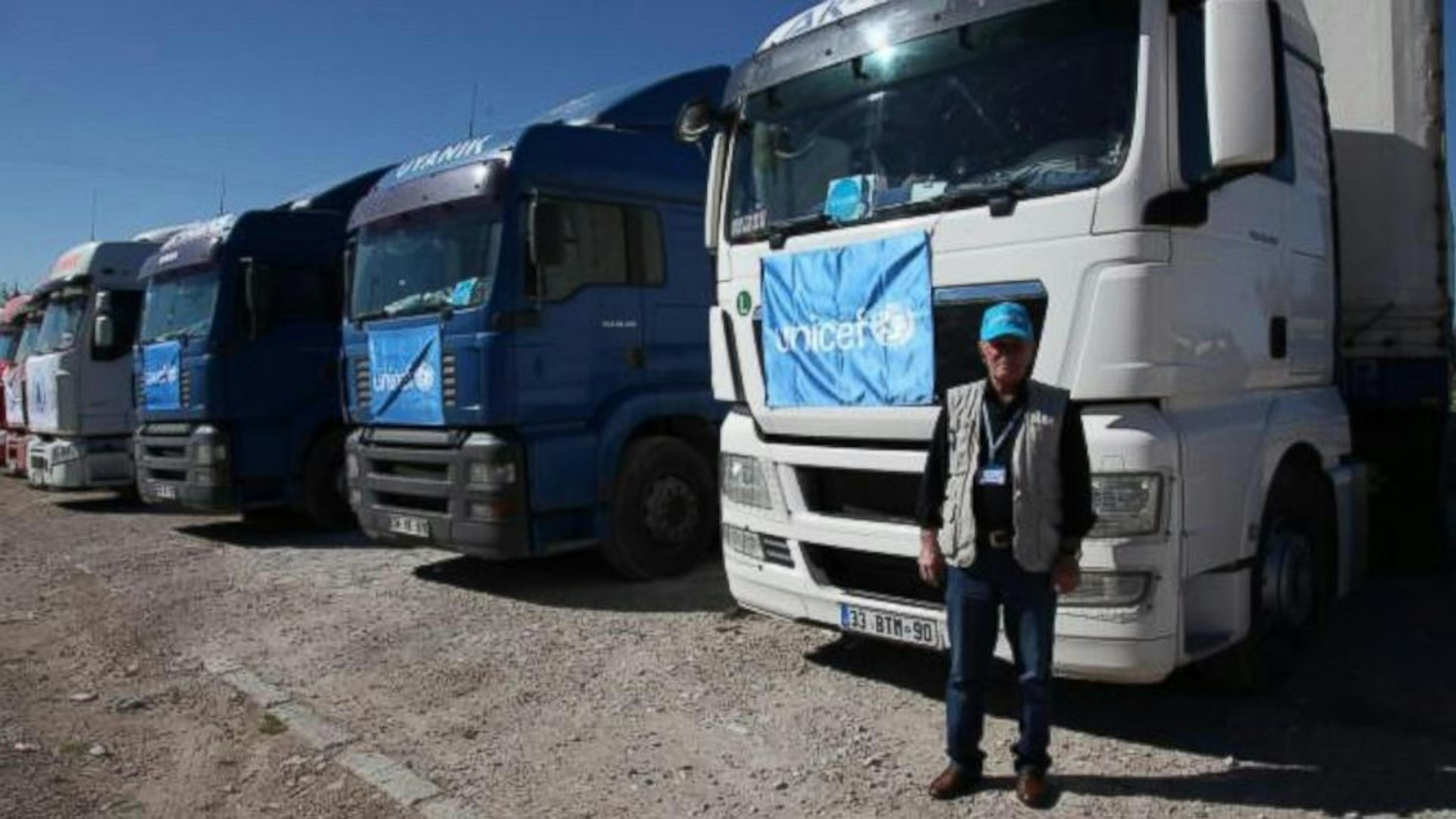 Camion con aiuti UNICEF al valico di frontiera di Nusaybin, tra Turchia e Siria - ©UNICEF